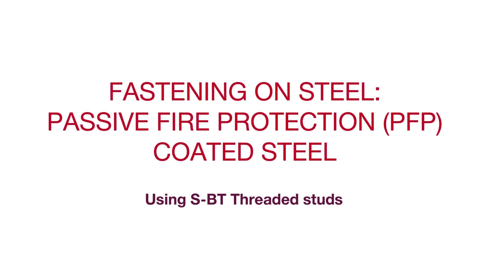 Fixation dans l'acier&nbsp;: acier revêtu de protection passive contre l’incendie (PFP) à l'aide de goujons filetés S-BT, avec l’appareil à accus SBT&nbsp;4-A22&nbsp;G.
