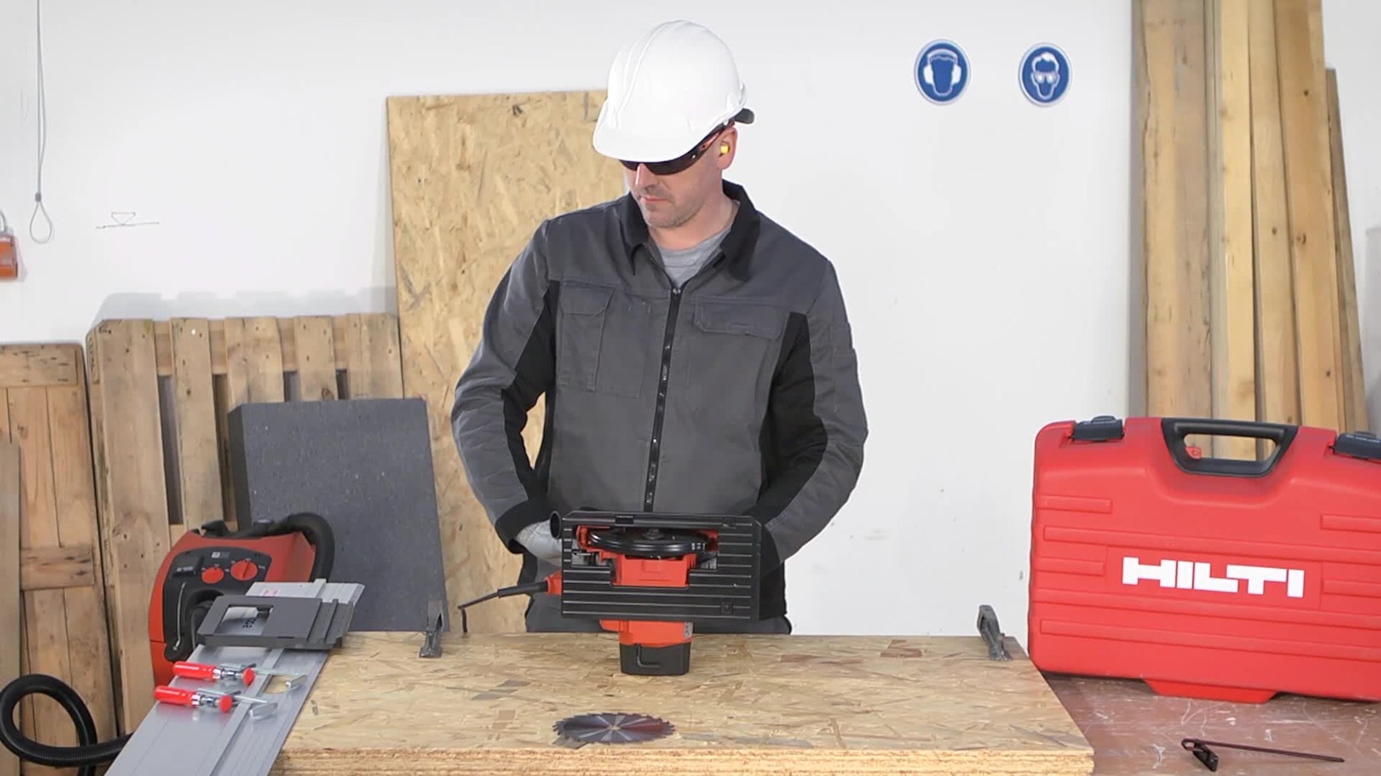 SC55W_03_GuideRail-Adaptor_htv.mp4