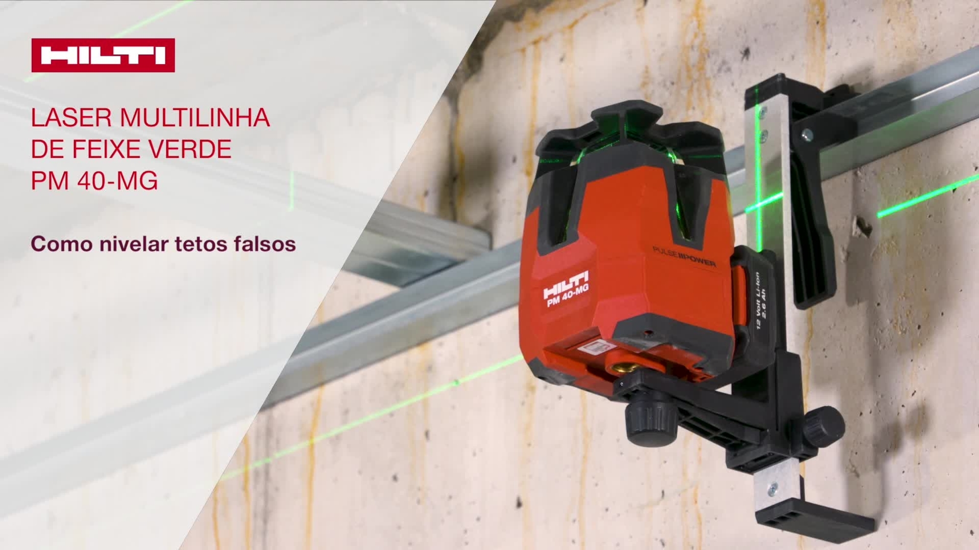 Nivelar tetos suspensos/falsos com o laser multilinhas PM 40-MG. Use o suporte de parede para prender a ferramenta na calha do teto. Use a placa de mira verde para nivelar o teot.