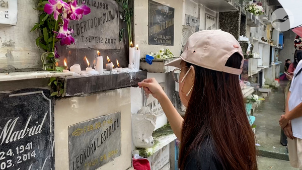 Filipinos pay tribute to dead loved ones