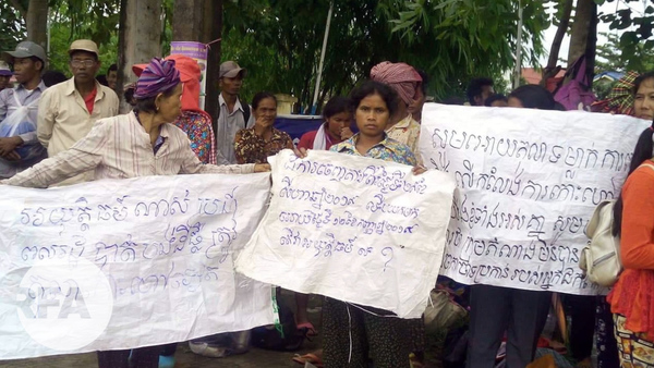 ពលរដ្ឋ​មាន​ទំនាស់​ដីធ្លី​ខេត្ត​កោះកុង ស្នើ​តុលាការ​ទម្លាក់​ចោល​ការ​ប្រកាន់​លើ​តំណាង​រប