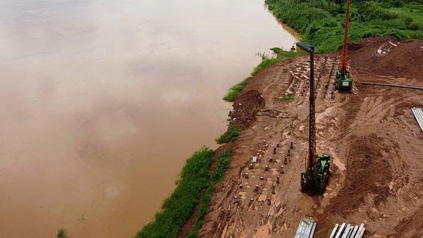 Mekong River banks erode at rapid pace