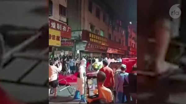 廣州封控引爆多區示威　穗警鎮壓有人被踩頸