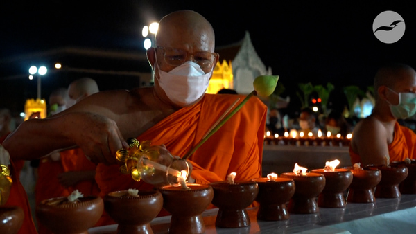 In Bangkok, candles lit to honor Buddha