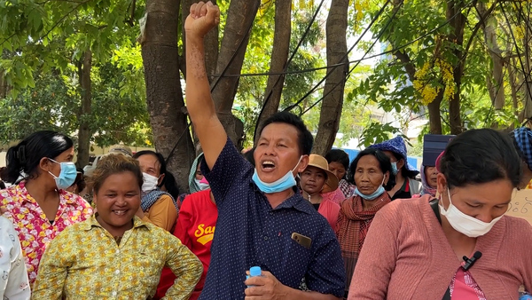 Farmers protest in Phnom Penh, calling for the release of community leader