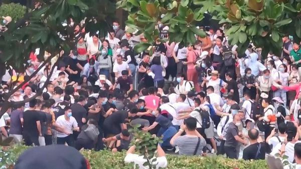 Police beat bank protesters in central China