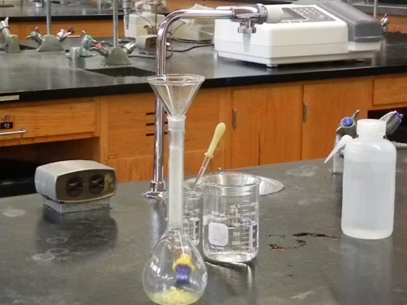 Video Filling a volumetric flask