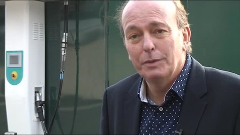 Thumbnail for Quentin Willson visits The University of Nottingham to refuel hydrogen car