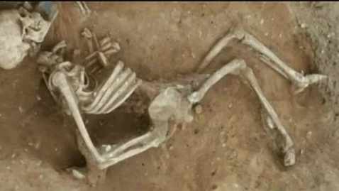 Thumbnail for entry Mystery skeleton mystifies archaeologists