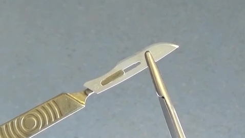 Thumbnail for entry Handling scalpel blades