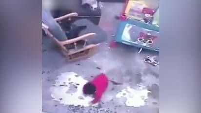 Vierbeinige Heldin Katze Rettet Baby Das Leben Video