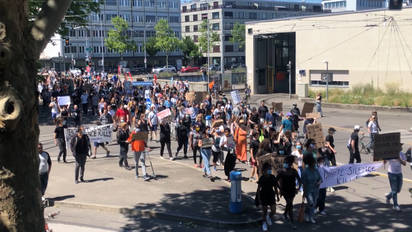Black Lives Matter Rund 1000 Demonstrierende Marschieren Heute Durch Zurich Liz Schaufenster Solothurner Zeitung