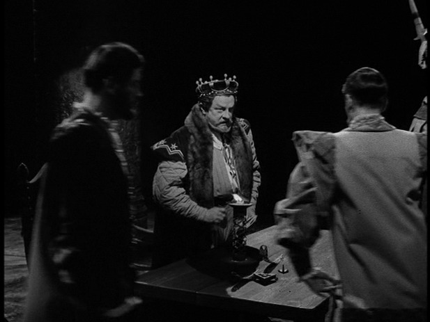 Figure 1. The two courtiers enter the frame.