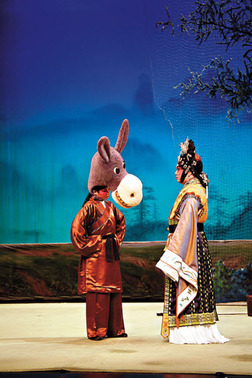 Figure 5. Yuen Seen Ting as Zhuge Zhi (Bottom), and Leung Wai Hong as Princess Gongyang (Titania)