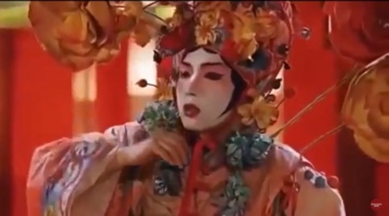 Figure 4. The Player Queen: the Ophelia-like Gong-gil in King and the Clown (dir. Lee Joon-ik, 2005). © CJ Entertainment