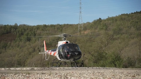 Miniatura para La espectacular operación aérea de Iberdrola para modernizar la red eléctrica en la montaña palentina, en España