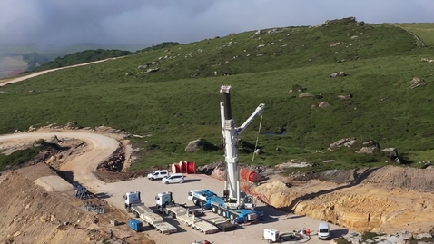 Miniatura para Arranca la instalación de los primeros aerogeneradores del parque eólico El Escudo, en España
