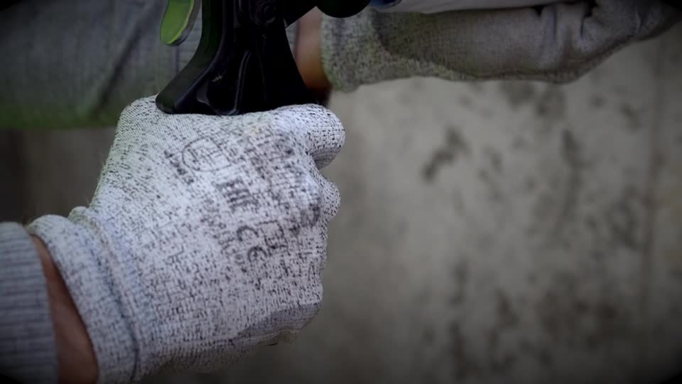 Video showcasing capabilities of the HDE 500-A22 Cordless electric dispenser