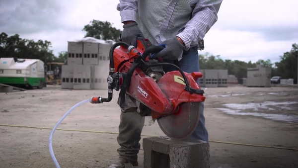 Vidéo de témoignage client avec commentaires sur la pompe hydraulique DSH-P et DSH 600-X. 