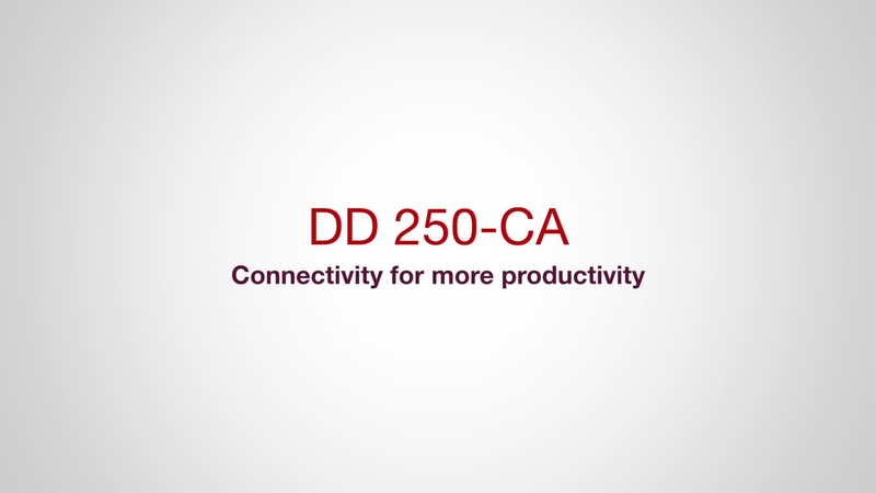 DD 250-CA je masivní diamantový vrtací systém s automatickým posuvem