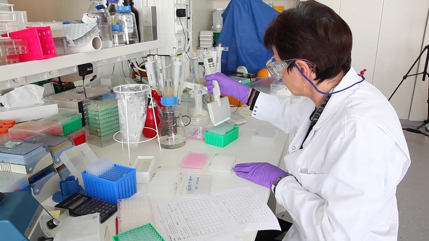 scientist-with-pipette.mp4