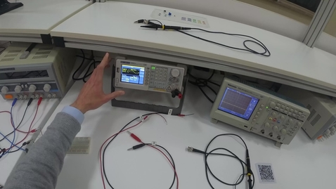 Miniatura para Laboratorio de Electrónica Digital - EPS - Vídeo 5 - Configuración del generador de señales, conexión al osciloscopio y visualización de señal