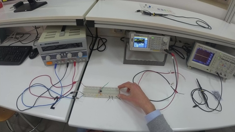 Miniatura para Laboratorio de Electrónica Digital - EPS - Vídeo 8 - Montaje del circuito (posterior)