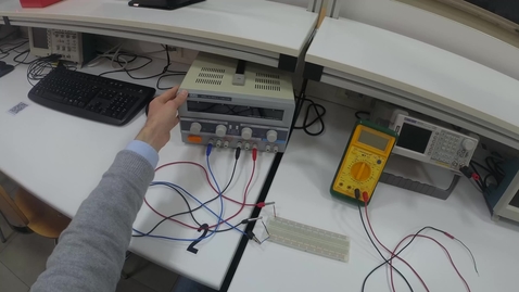 Miniatura para Laboratorio de Electrónica Digital - EPS - Vídeo 3 - Ajuste de la fuente de alimentación de corriente continua