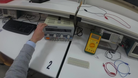 Miniatura para Laboratorio de Electrónica Digital - EPS - Vídeo 2 - Conexión de la fuente de alimentación de corriente continua
