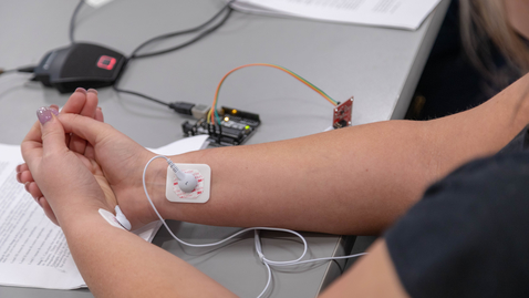 Thumbnail for entry Students study patterns of electrical activity in the heart during interactive engineering lab