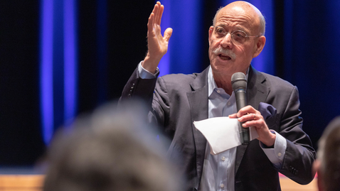 Thumbnail for entry Economic and social theorist Jeremy Rifkin speaks to crowd at Moss Arts Center