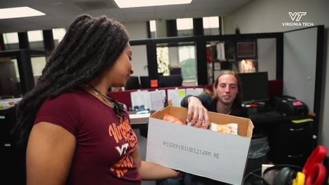 Thumbnail for entry Pamplin students hand out treats to faculty, staff to commemorate InclusiveVT week