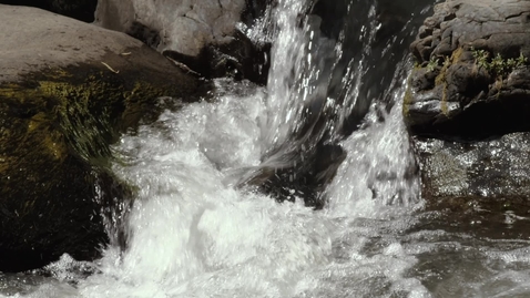 Miniatura para water-crashes-among-rocks-570