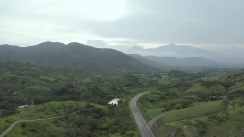 Miniatura para road-surrounded-by-mountains-2392