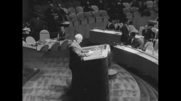 902nd Plenary Meeting of General Assembly: 15th Session - Part 1
