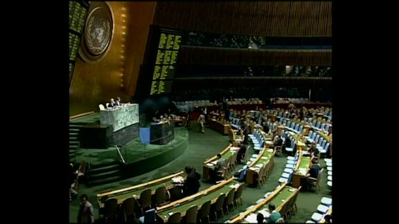 90th Plenary Meeting of General Assembly: 50th Session - Part 1