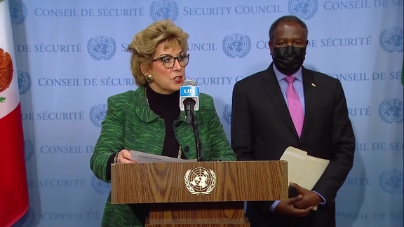 Abdou Abarry (Security Council President, Niger) and Geraldine Byrne Nason (Ireland) following the SC meeting on Climate and Security- Security Council Media Stakeout