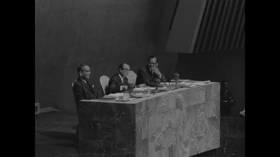 1122nd Plenary Meeting of General Assembly: 17th Session - Part 1