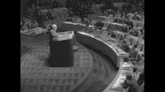 900th Plenary Meeting of General Assembly: 15th Session - Part 4