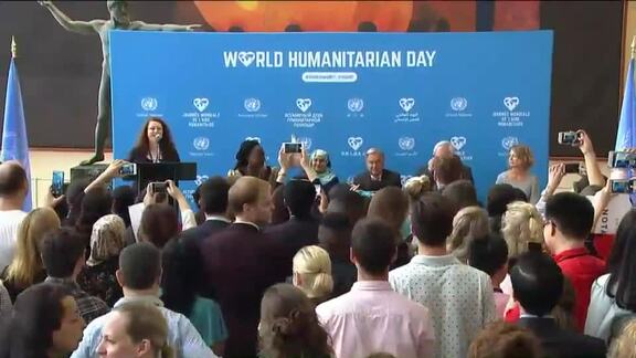 UN Staff Stand Together Marking World Humanitarian Day