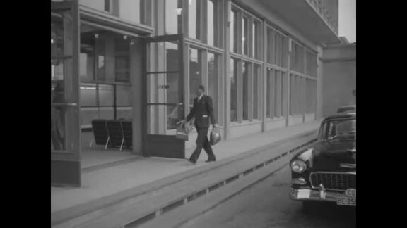 Atomic Scientists Return to England