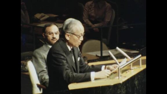 Staff Pays Tribute to Secretary-General U Thant
