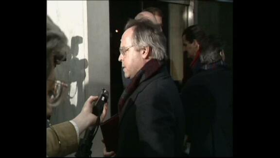 Stakeout on El Salvador Peace Agreement