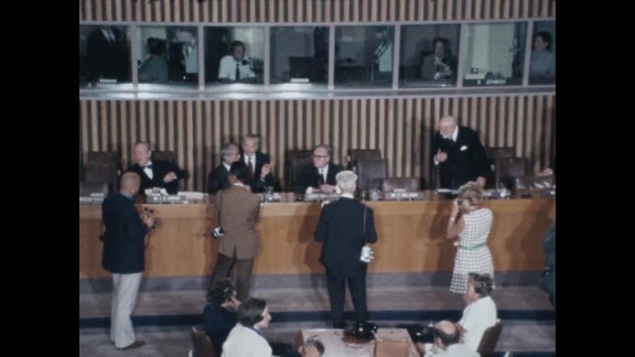 Nobel Laureates Present Declaration on Peace and Disarmament 