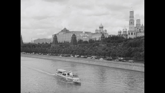 Secretary-General Visits Moscow