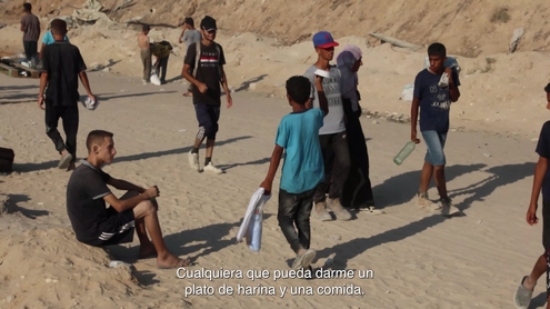 Entre el fuego y el hambre, los gazatíes se enfrentan a la muerte en busca de alimentos