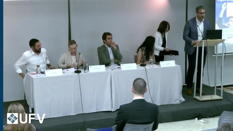 Thumbnail for James Barker, director del Warwick School