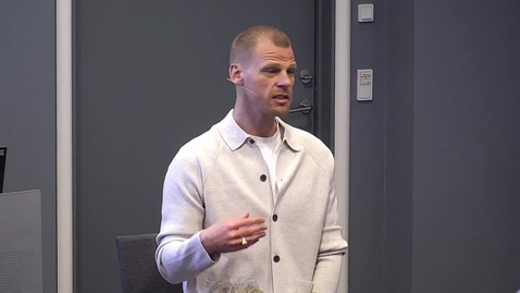 Thumbnail for Nærvær og selvbevidsthed i ledelse – Øvelser for langtidsholdbar lederpraksis ved Mads Autrup