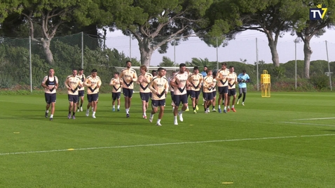 Miniatura para La Ciudad Deportiva acoge un nuevo entrenamiento de la primera plantilla