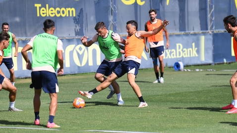 Miniatura para Primera sesión para preparar el partido en Oviedo